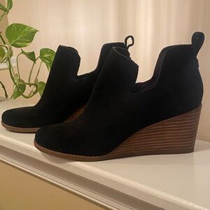 Toms Black Ankle Booties with Brown Wedge